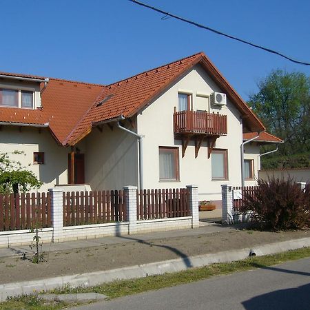 Csipkehaz Apartman Cserkeszőlő Extérieur photo