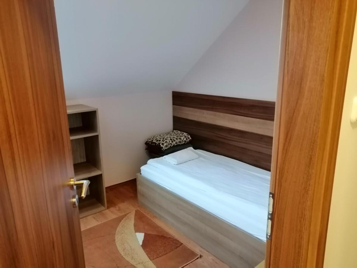 Csipkehaz Apartman Cserkeszőlő Extérieur photo