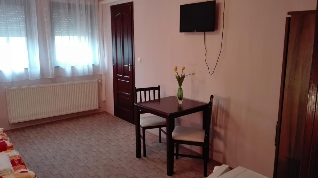 Csipkehaz Apartman Cserkeszőlő Extérieur photo